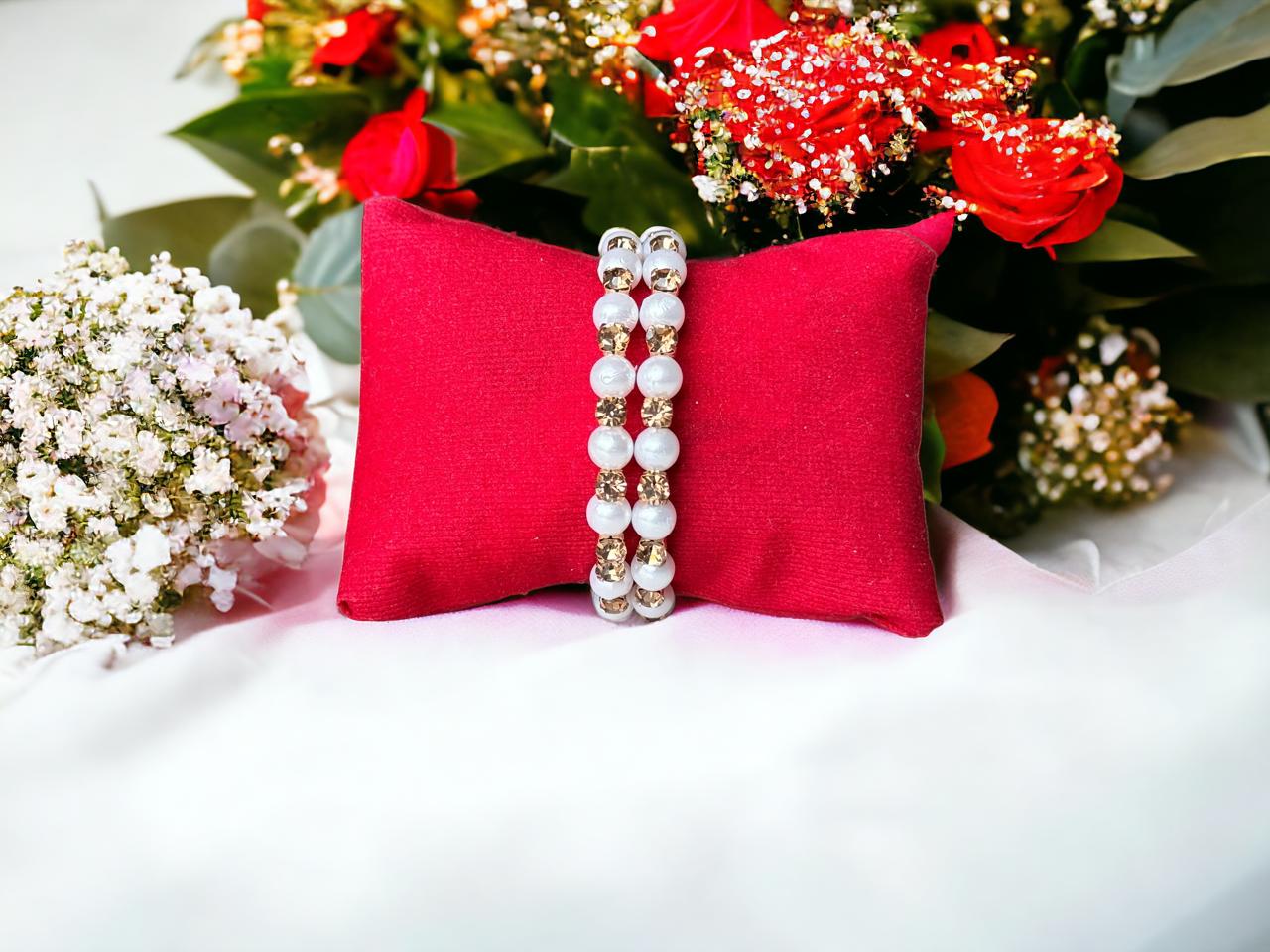 Timeless Elegance: Pearl Bracelet with Silver or Gold Rhinestone Accents