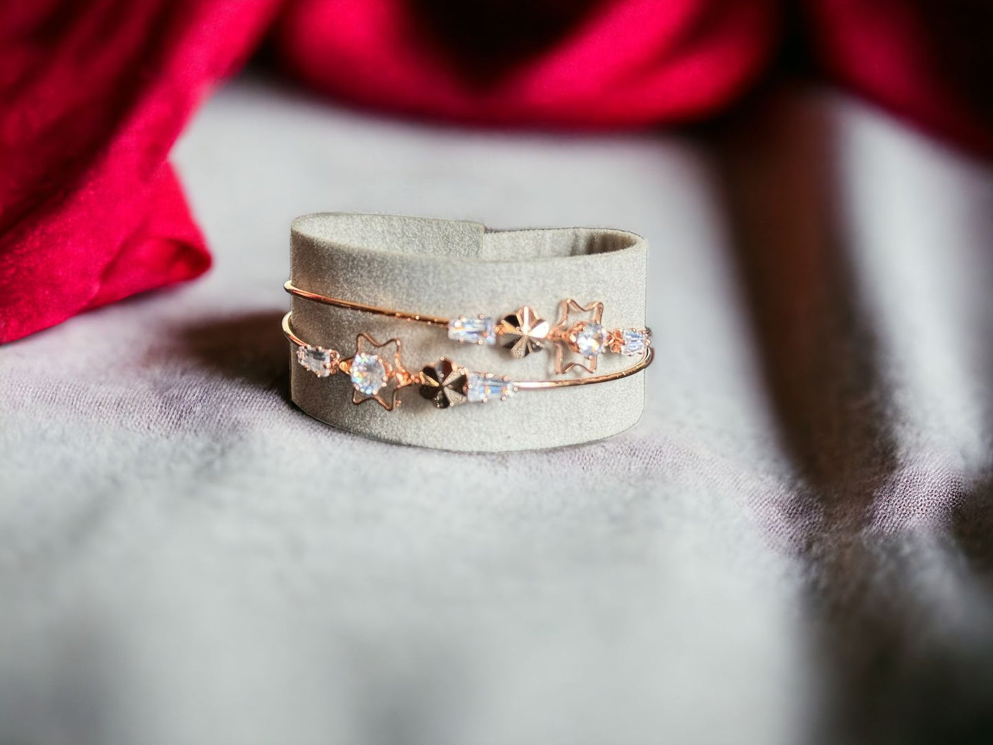 Sparkling Luck: Golden Bracelet with Four-Leaf Clovers and Stars