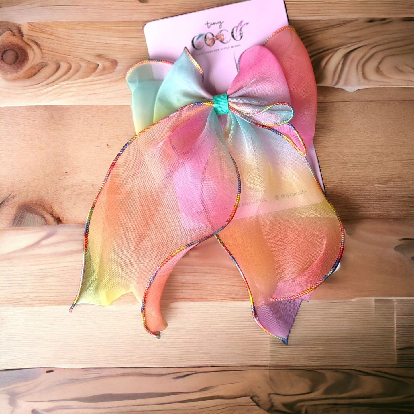 Sunshine & Smiles: The Tri-Color Bow Alligator Clip