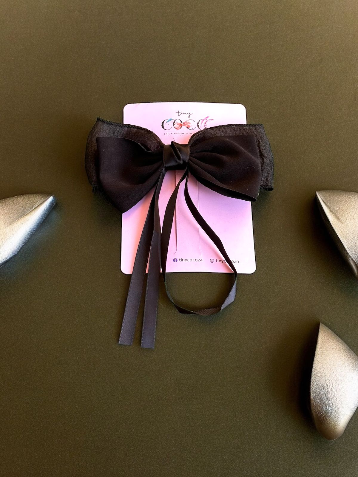 Two-Tone Twirl: Playful Hair Bows with Tassels