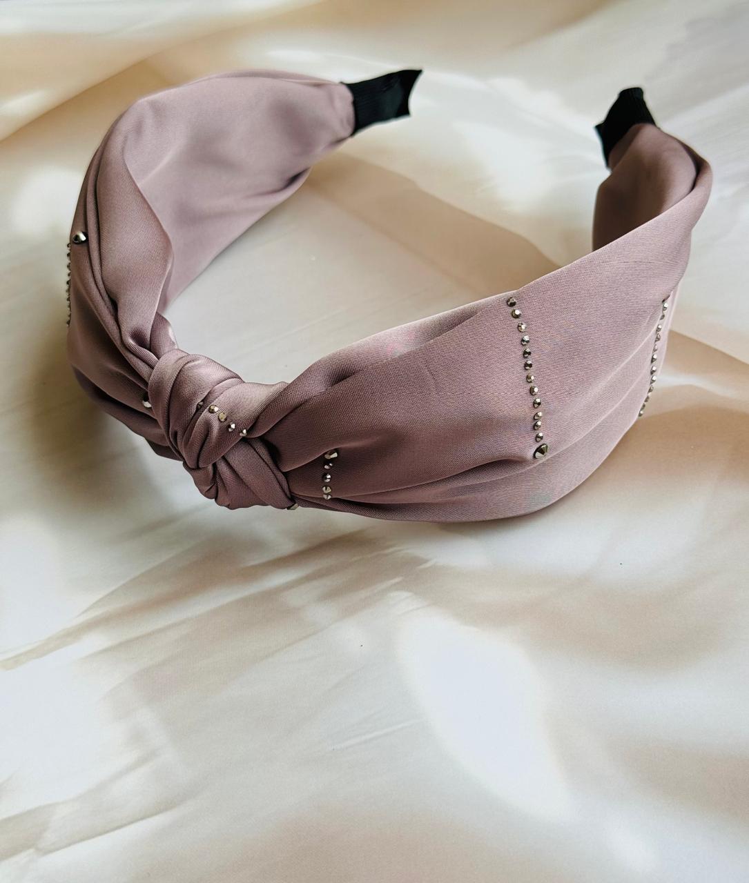 Luxurious satin headband for young girls