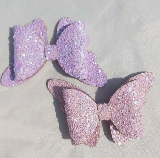 Sparkle and Shine: Shimmering Bow Hair Clip for Kids