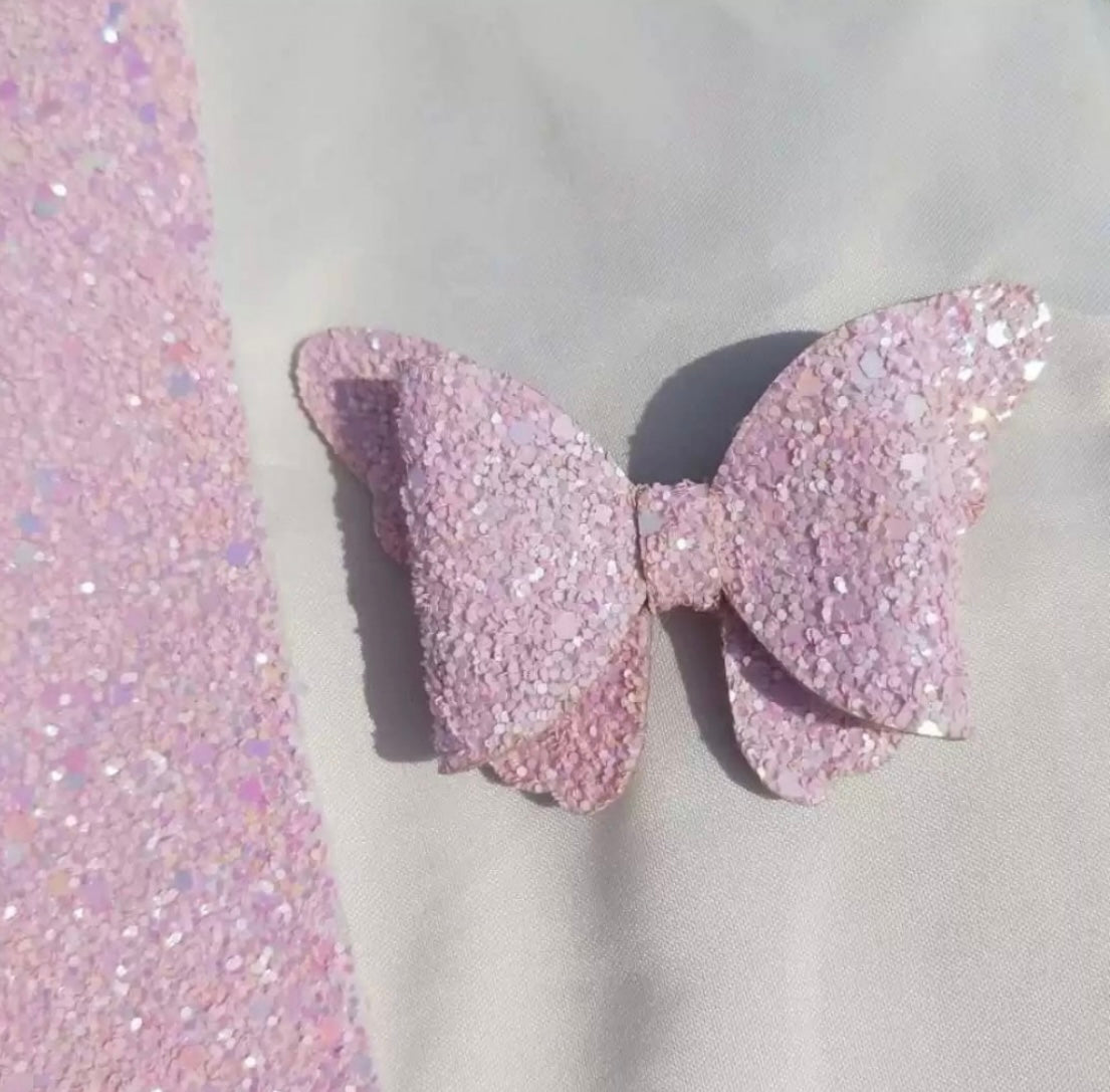 Sparkle and Shine: Shimmering Bow Hair Clip for Kids