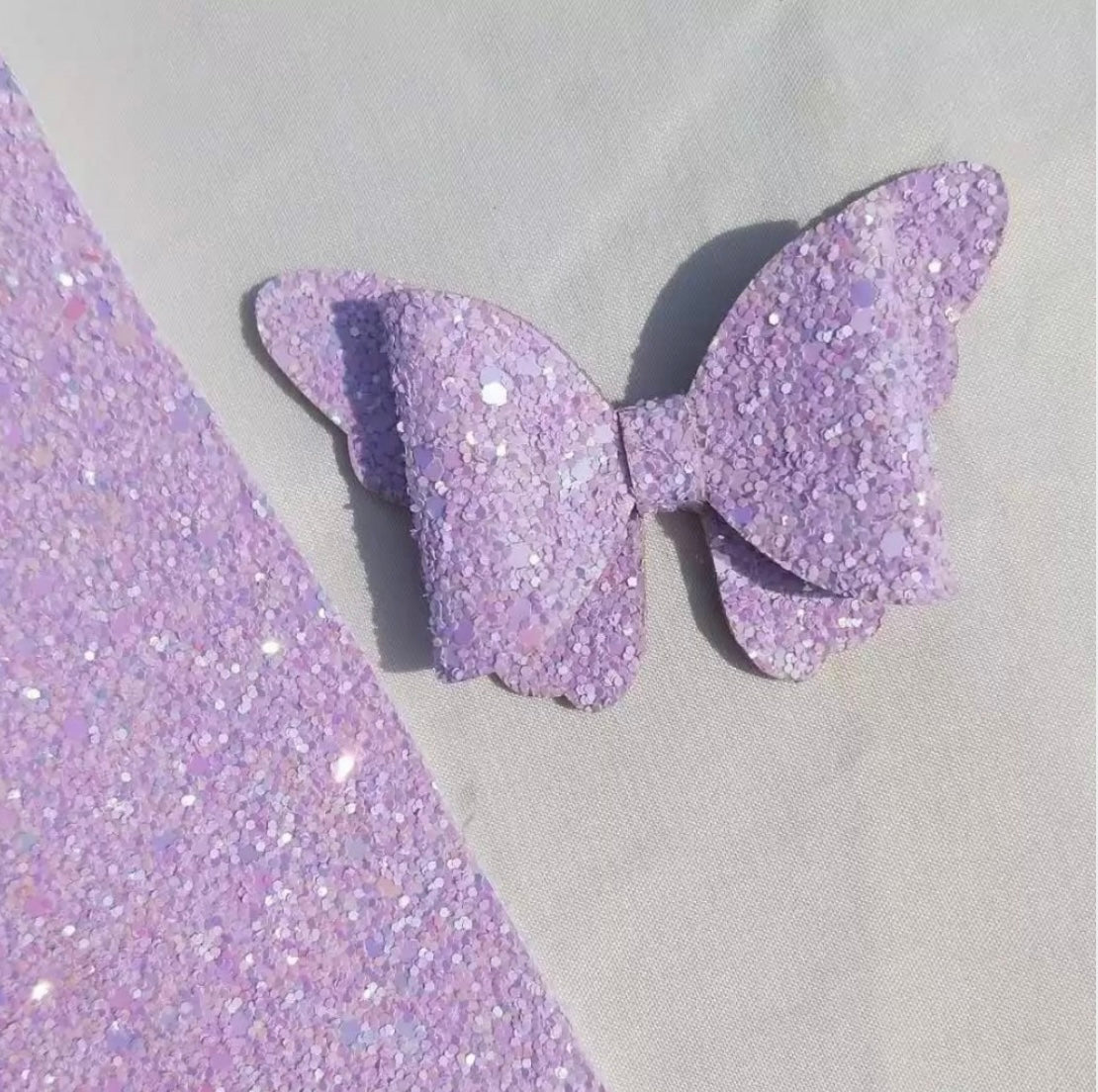 Sparkle and Shine: Shimmering Bow Hair Clip for Kids