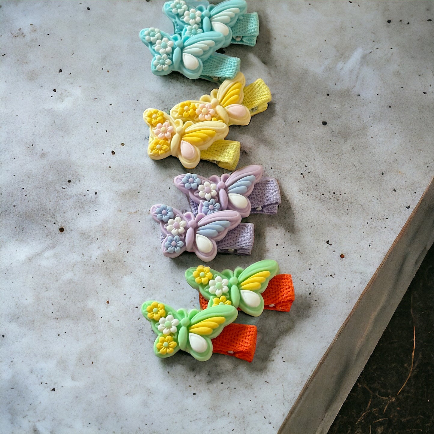 Fluttery Fun: Colorful Butterfly Hair Clips!