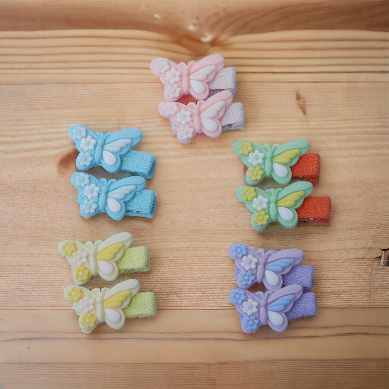 Fluttery Fun: Colorful Butterfly Hair Clips!