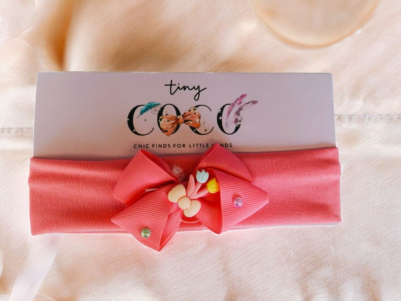 Blossom and Shine: Girls' Headbands with Adorable Flower Charms!